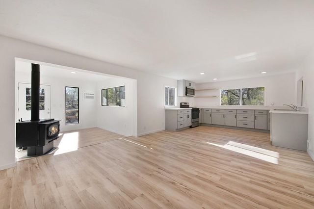 14522 Clear Creek Pl, Grass Valley, CA 95949