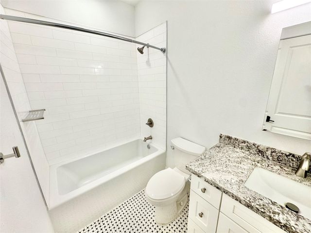 2102 Mechanic Street 106, Galveston, TX 77550