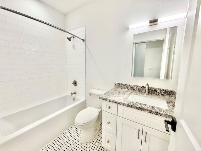 2102 Mechanic Street 106, Galveston, TX 77550