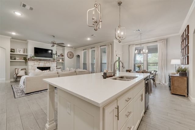 101 Oxford Court, Weatherford, TX 76088