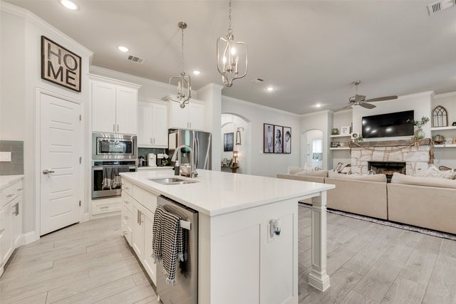 101 Oxford Court, Weatherford, TX 76088