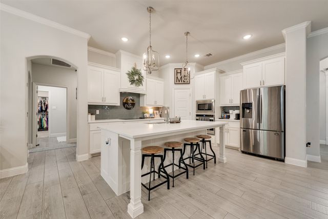 101 Oxford Court, Weatherford, TX 76088