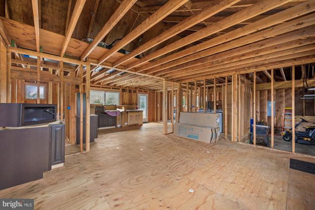 914 W MOSS MILL RD, Egg Harbor City, NJ 08215