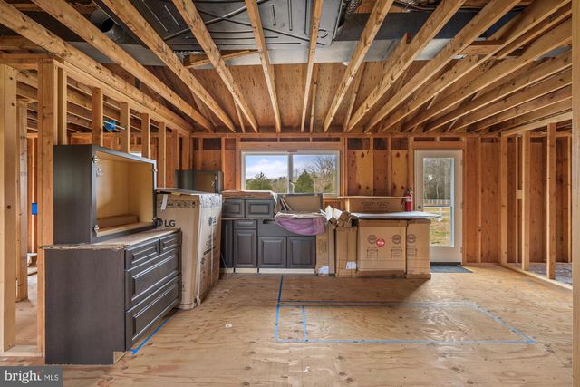 914 W MOSS MILL RD, Egg Harbor City, NJ 08215