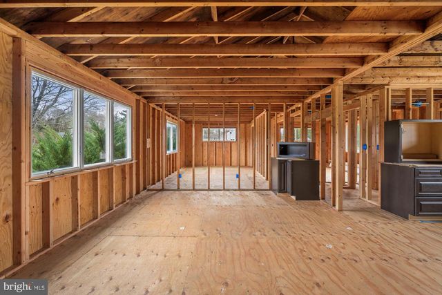 914 W MOSS MILL RD, Egg Harbor City, NJ 08215