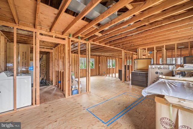 914 W MOSS MILL RD, Egg Harbor City, NJ 08215