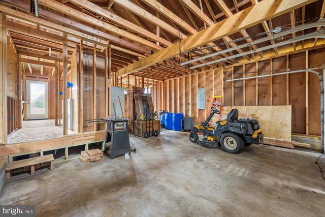 914 W MOSS MILL RD, Egg Harbor City, NJ 08215