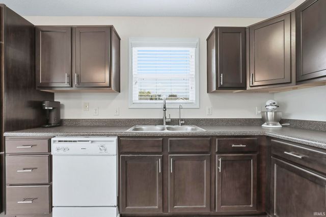 11204 Wirra Wirra Hill, Roanoke, IN 46783