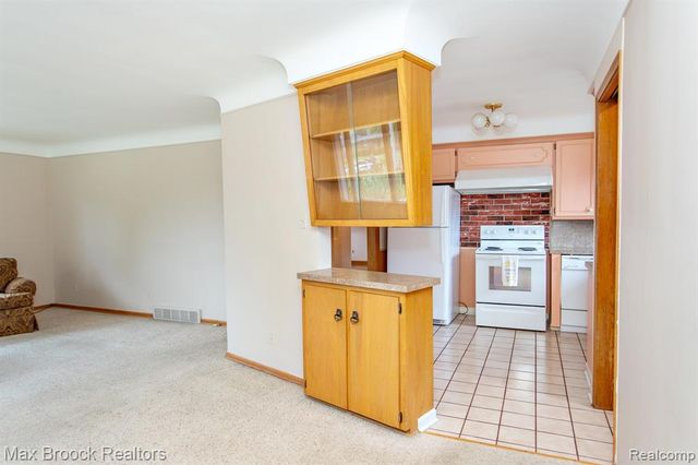 13565 Dixie, Redford, MI 48239
