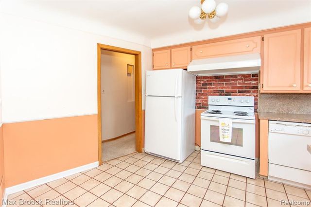 13565 Dixie, Redford, MI 48239