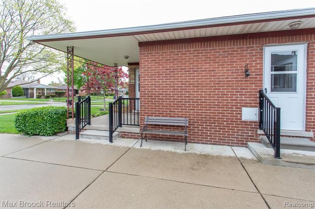 13565 Dixie, Redford, MI 48239