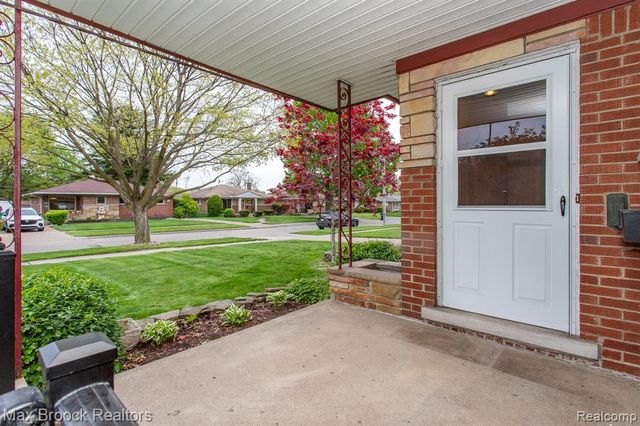 13565 Dixie, Redford, MI 48239
