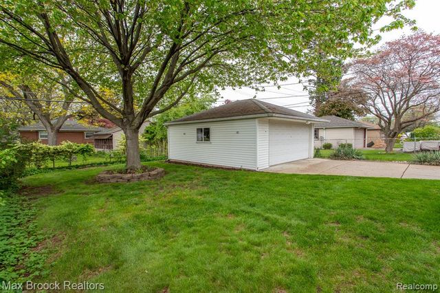 13565 Dixie, Redford, MI 48239
