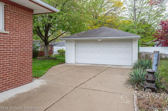 13565 Dixie, Redford, MI 48239