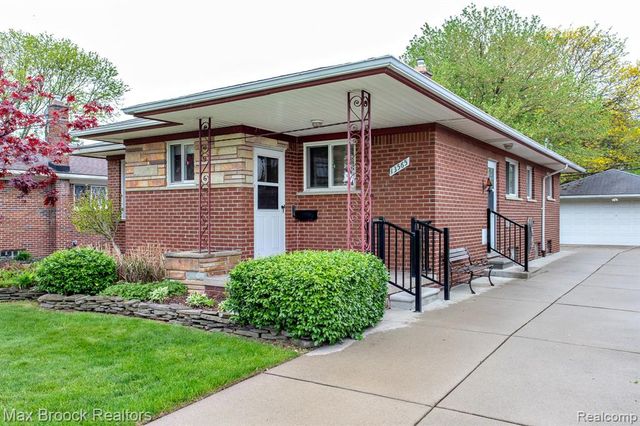 13565 Dixie, Redford, MI 48239