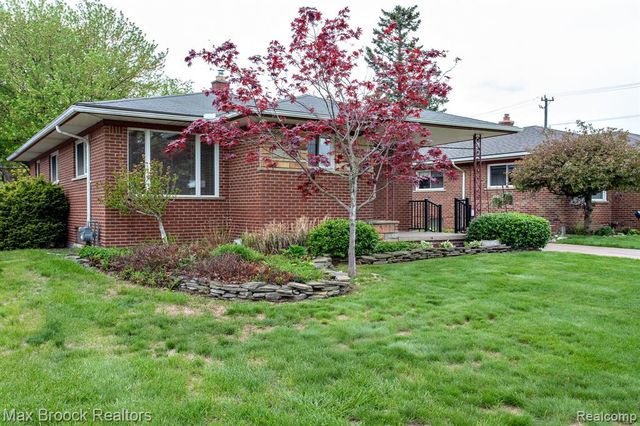 13565 Dixie, Redford, MI 48239