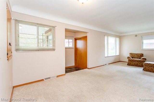 13565 Dixie, Redford, MI 48239