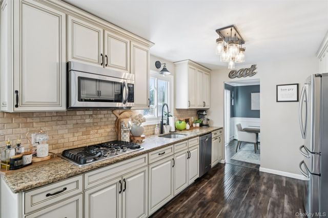 7 Gary Street, Port Jefferson Station, NY 11776