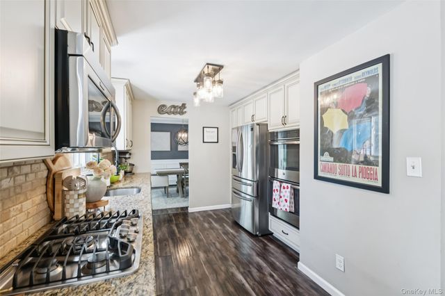 7 Gary Street, Port Jefferson Station, NY 11776