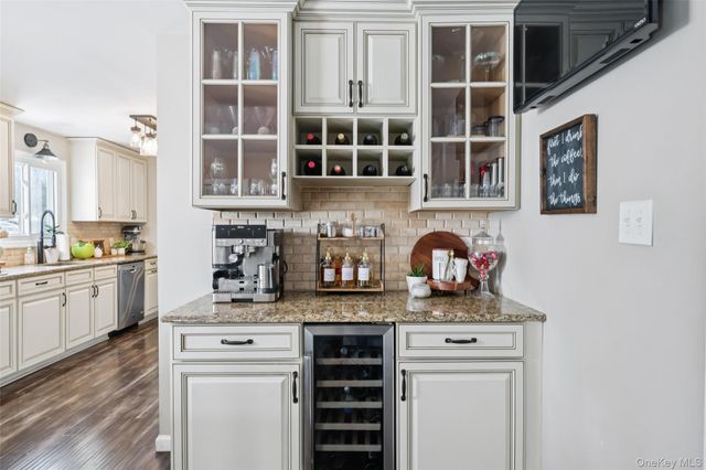 7 Gary Street, Port Jefferson Station, NY 11776