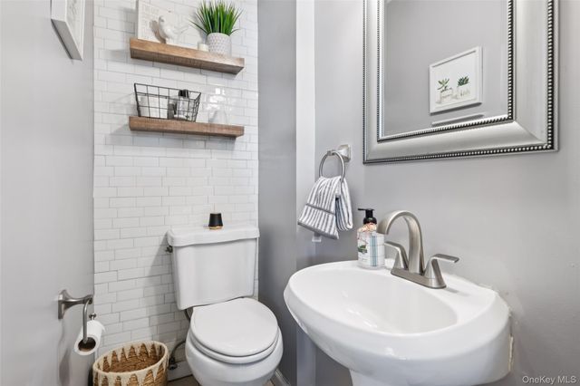 7 Gary Street, Port Jefferson Station, NY 11776