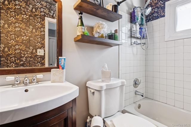 7 Gary Street, Port Jefferson Station, NY 11776