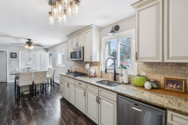 7 Gary Street, Port Jefferson Station, NY 11776