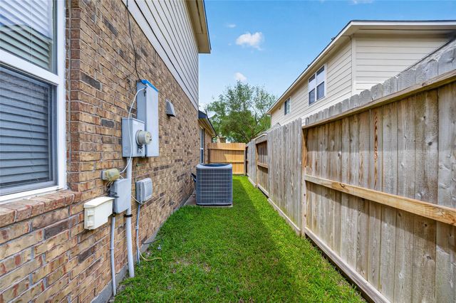 6826 Sorrelwood Lane, Sugar Land, TX 77479