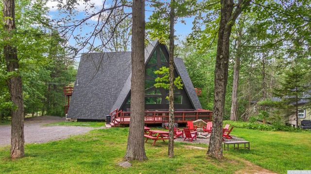 96 lake rd, Hunter, NY 12442
