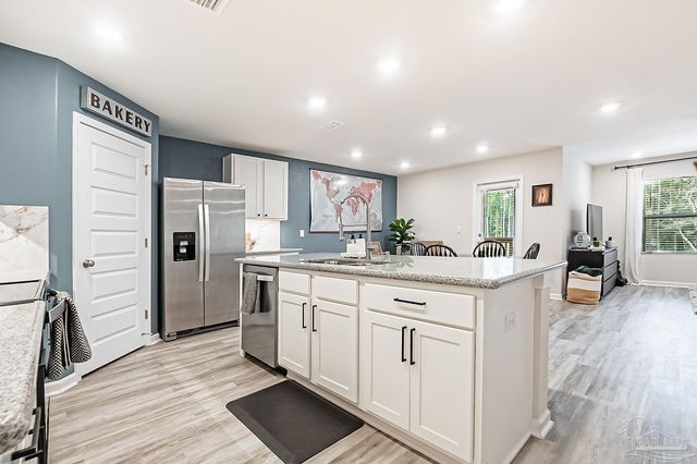 8654 Pathstone Blvd, Pensacola, FL 32526