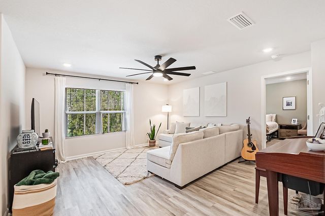 8654 Pathstone Blvd, Pensacola, FL 32526