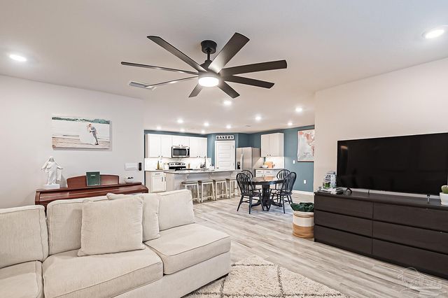 8654 Pathstone Blvd, Pensacola, FL 32526