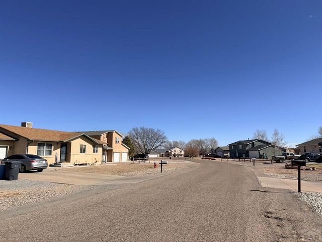 202 E Beshoar Dr, Pueblo West, CO 81007