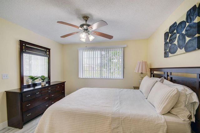 300 Crestwood Court N 307, Royal Palm Beach, FL 33411