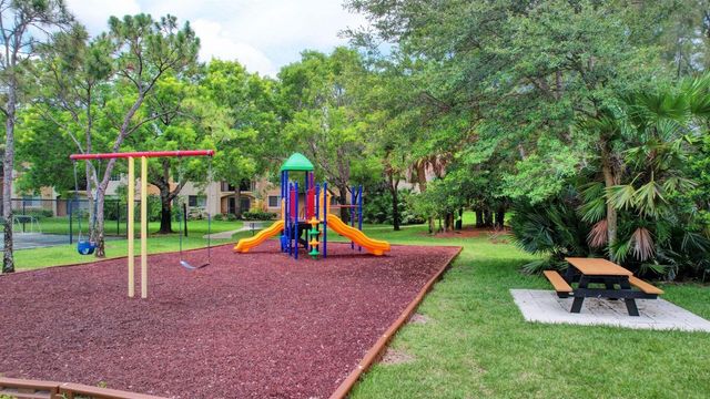 300 Crestwood Court N 307, Royal Palm Beach, FL 33411