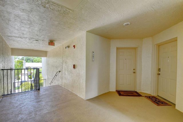300 Crestwood Court N 307, Royal Palm Beach, FL 33411