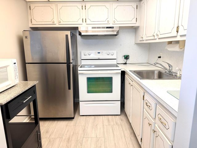 162 Windsor H, West Palm Beach, FL 33417