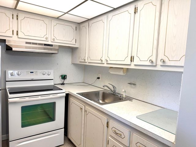 162 Windsor H, West Palm Beach, FL 33417