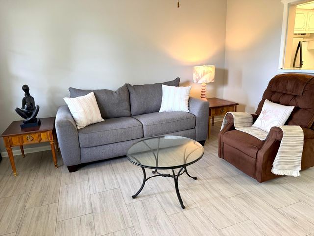 162 Windsor H, West Palm Beach, FL 33417