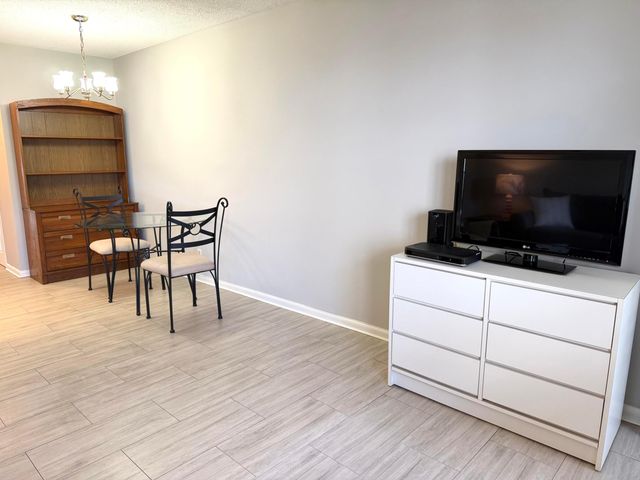 162 Windsor H, West Palm Beach, FL 33417