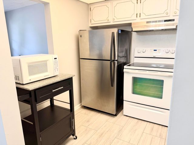 162 Windsor H, West Palm Beach, FL 33417