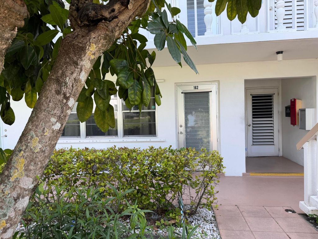 162 Windsor H, West Palm Beach, FL 33417