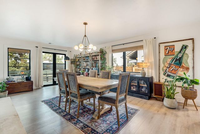 1443 SW Canyon Drive, Redmond, OR 97756