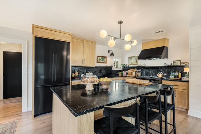 1443 SW Canyon Drive, Redmond, OR 97756