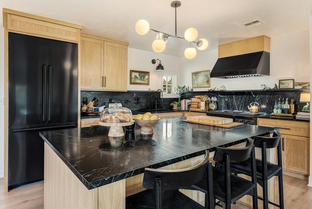 1443 SW Canyon Drive, Redmond, OR 97756