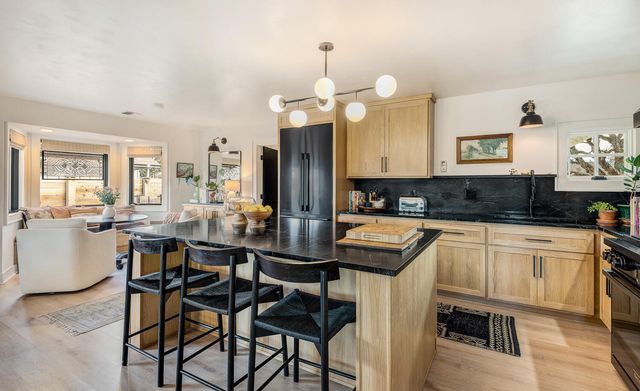 1443 SW Canyon Drive, Redmond, OR 97756