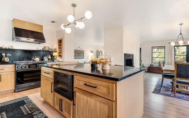 1443 SW Canyon Drive, Redmond, OR 97756