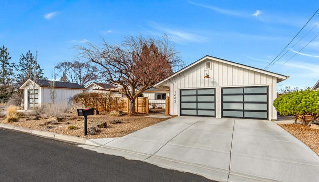 1443 SW Canyon Drive, Redmond, OR 97756