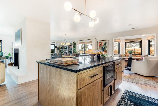 1443 SW Canyon Drive, Redmond, OR 97756