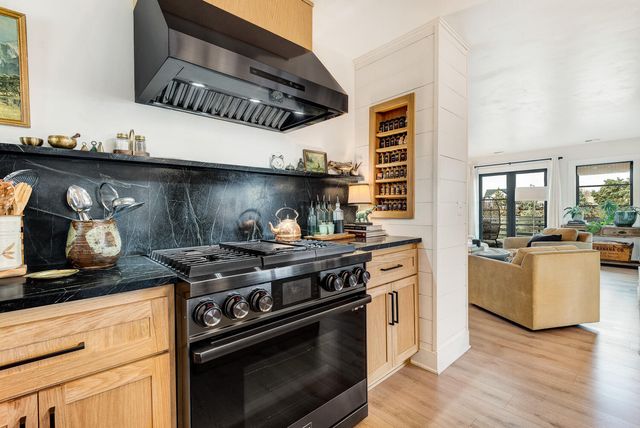 1443 SW Canyon Drive, Redmond, OR 97756